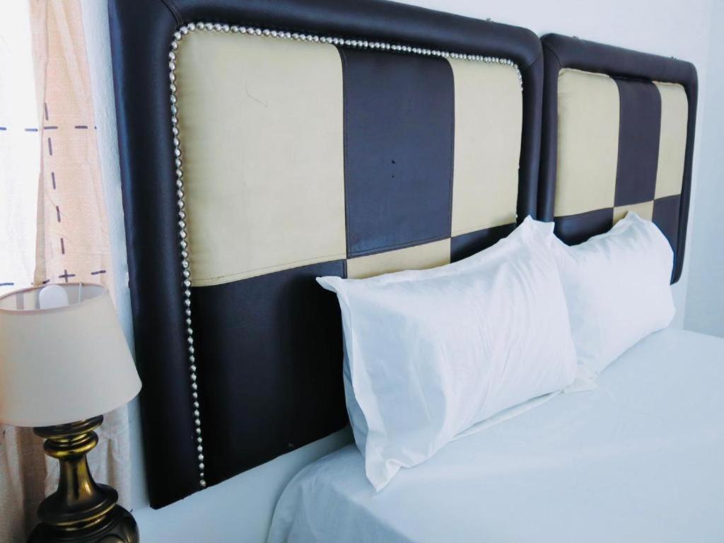 Hotel 33 Goulborn Street Goodwood à Le Cap Extérieur photo